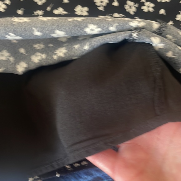 Mi Ami XL NWT ( Black and white) polyester top - Picture 7 of 8